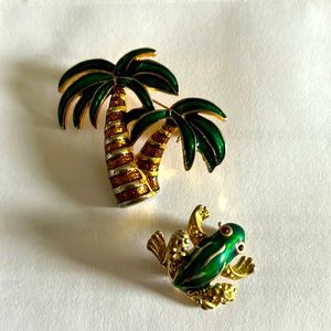 Cute palm tree and frog brooch pin🐸🌴